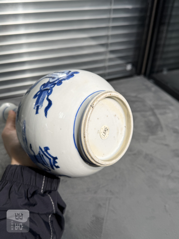 清康熙青花博古纹蒜头瓶 - 图7